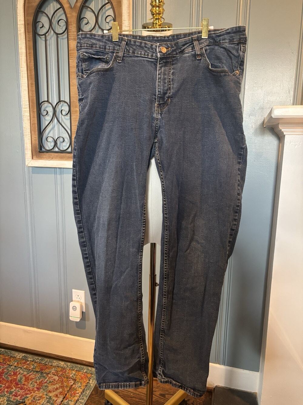 Izod Men's Denim Blue Stretch Jeans Straight Fit Size 40x32 EUC Cotton Blend